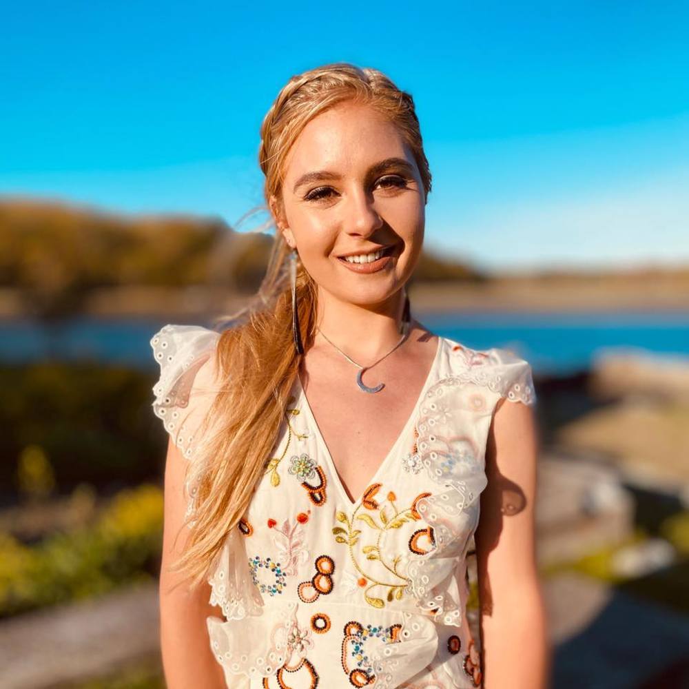 Meet your Posher, Julia